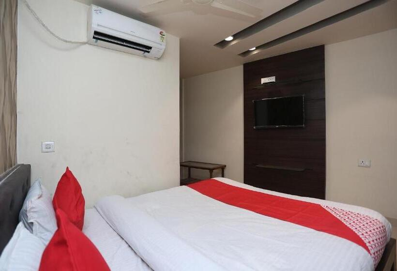 ホテル Crown Plaza By Oyo Rooms