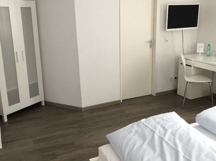 Отель Gasthaus Zum Schwan