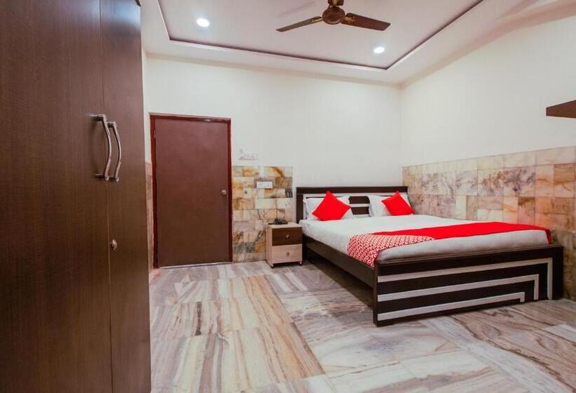 Super Hotel O Holiday Rani Gunj Opp Punjab National Bank