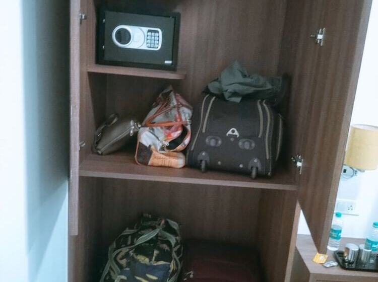 ホテル Jindal Regency