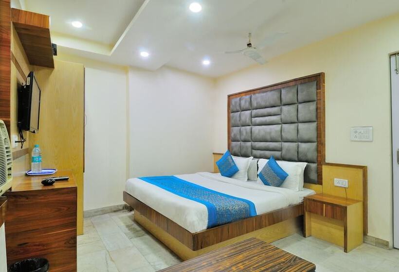 Отель Lahorimal Deluxe Paharganj