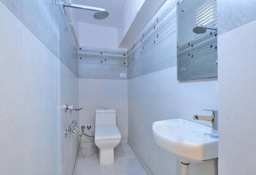 Отель Lahorimal Deluxe Paharganj