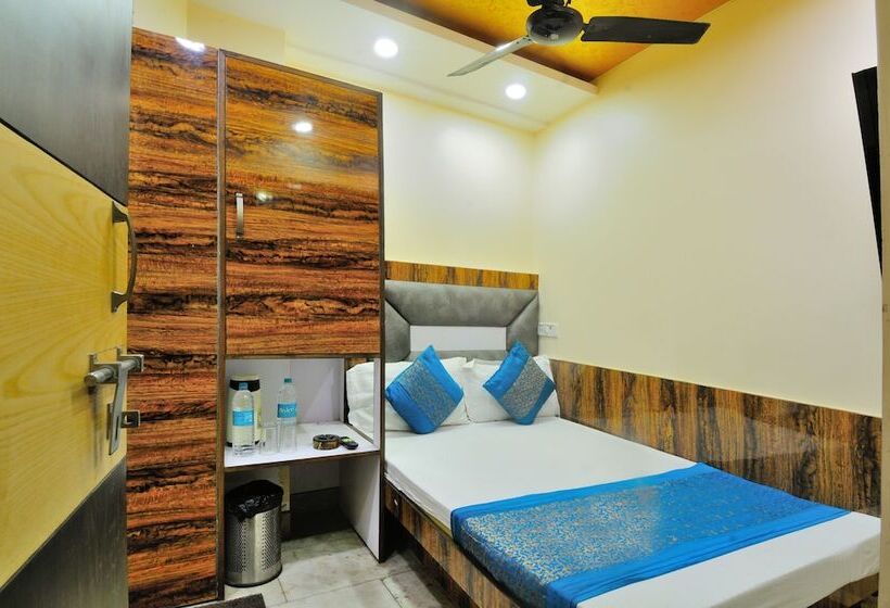 Отель Lahorimal Deluxe Paharganj