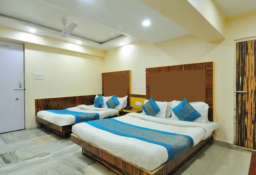 Отель Lahorimal Deluxe Paharganj