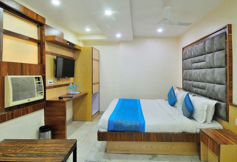 Отель Lahorimal Deluxe Paharganj