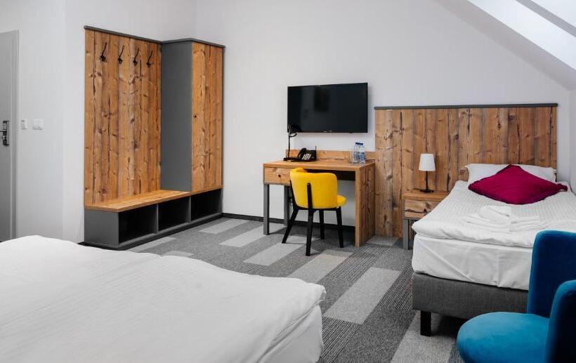 هتل Nowa Holandia