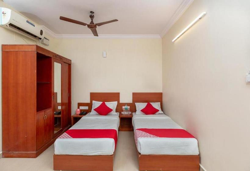 Отель Oyo 23518 Moon Bay