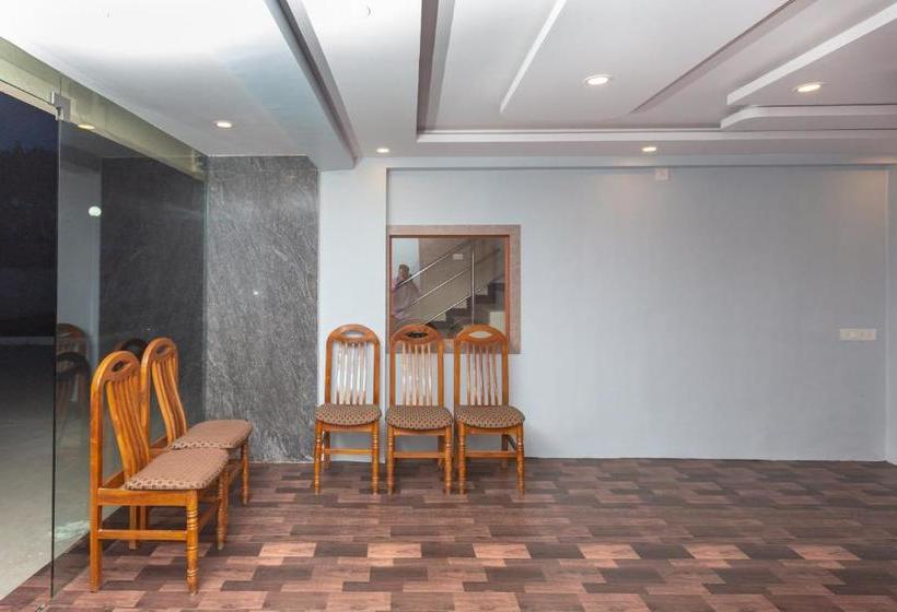 Отель Oyo 23518 Moon Bay