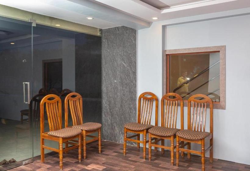 Отель Oyo 23518 Moon Bay