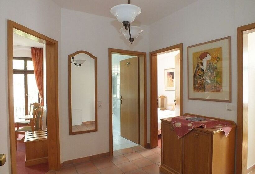 Отель Parkschlößchen Maasdorf