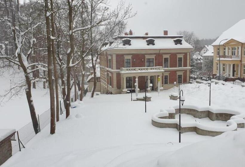 فندق Pensjonat Petite Charlotta