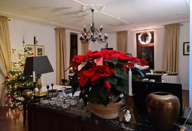 فندق Pensjonat Petite Charlotta