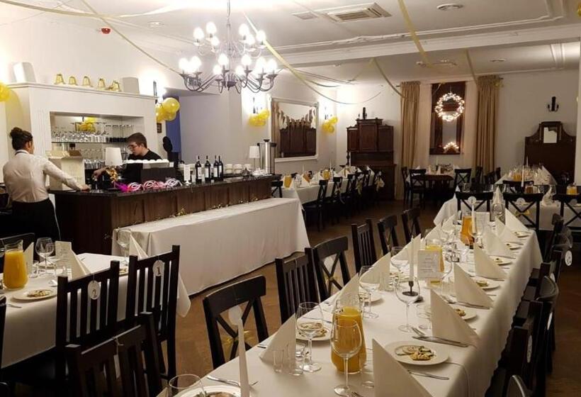 فندق Pensjonat Petite Charlotta