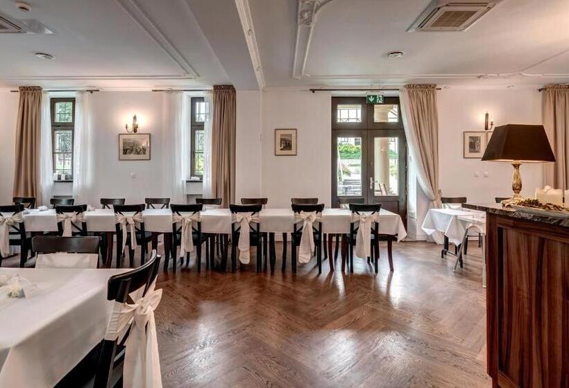 فندق Pensjonat Petite Charlotta