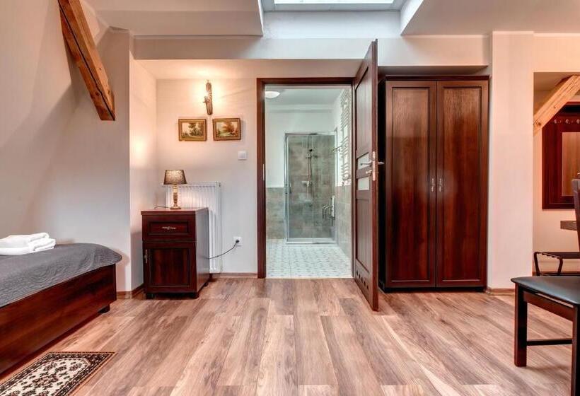 فندق Pensjonat Petite Charlotta