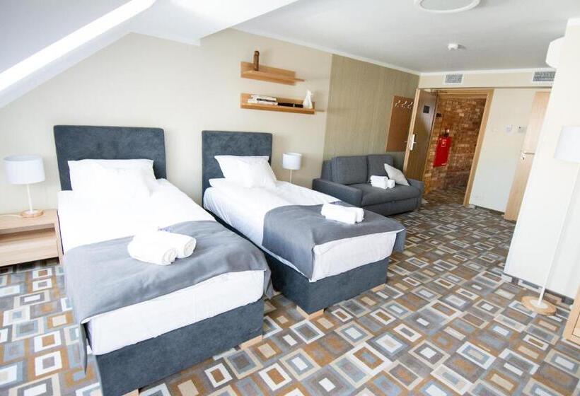 هتل Provincja Winebar & Rooms