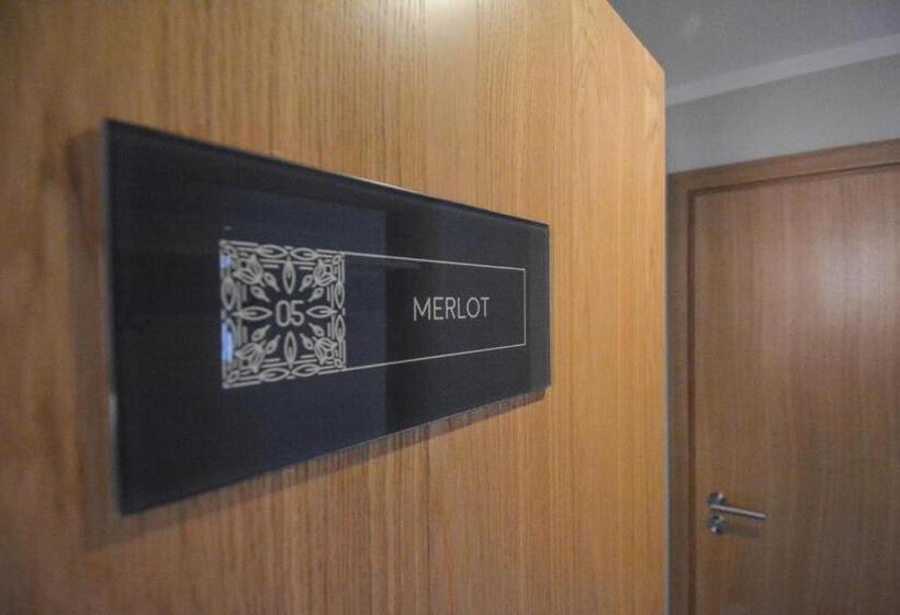 هتل Provincja Winebar & Rooms