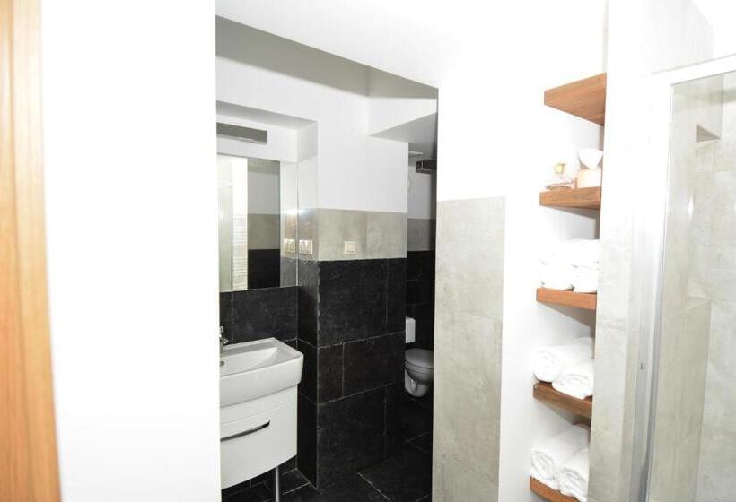 هتل Provincja Winebar & Rooms