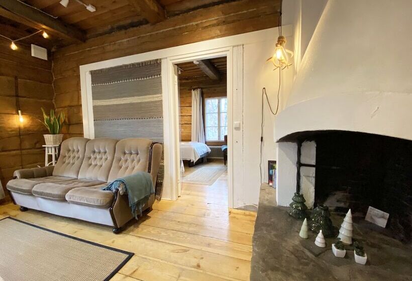 Lauri Historical Log House Manor