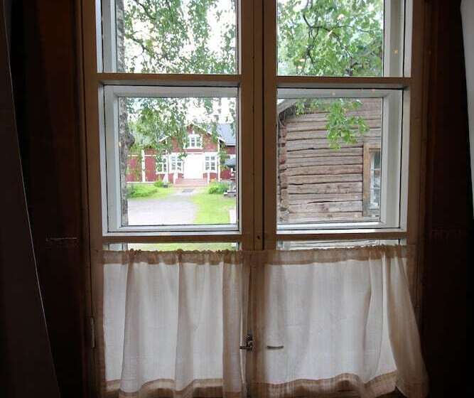 Lauri Historical Log House Manor