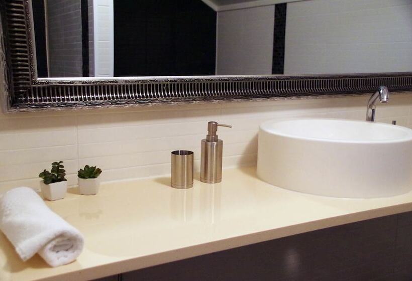 Lauri Historical Log House Manor