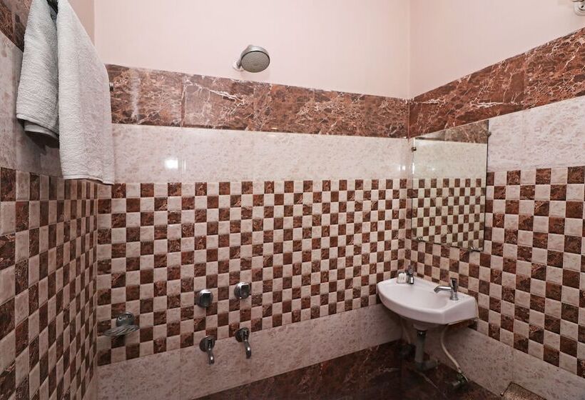 Oyo 24662 Hotel Shanti