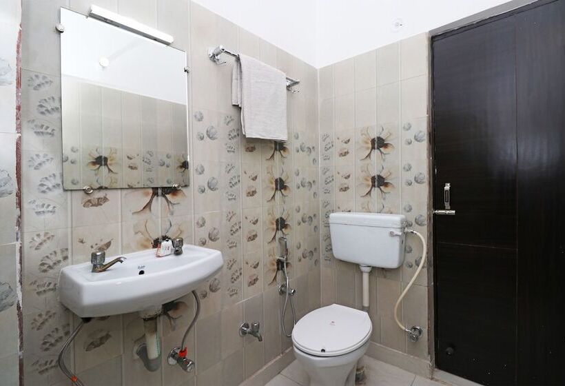 Oyo 24662 Hotel Shanti