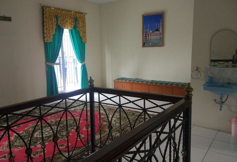 Villa Abdi Cipanas With Swimming Pool