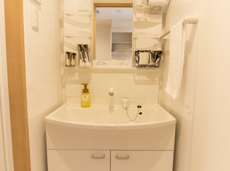 Y‘ Rise To Hotel Itoman