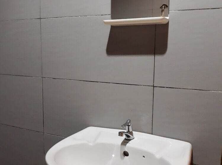 Garden Guest House   Hostel