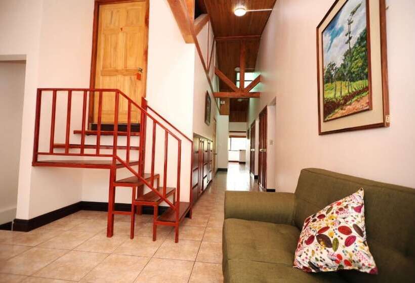 مسافرخانه Whitehouse Bed And Breakfast