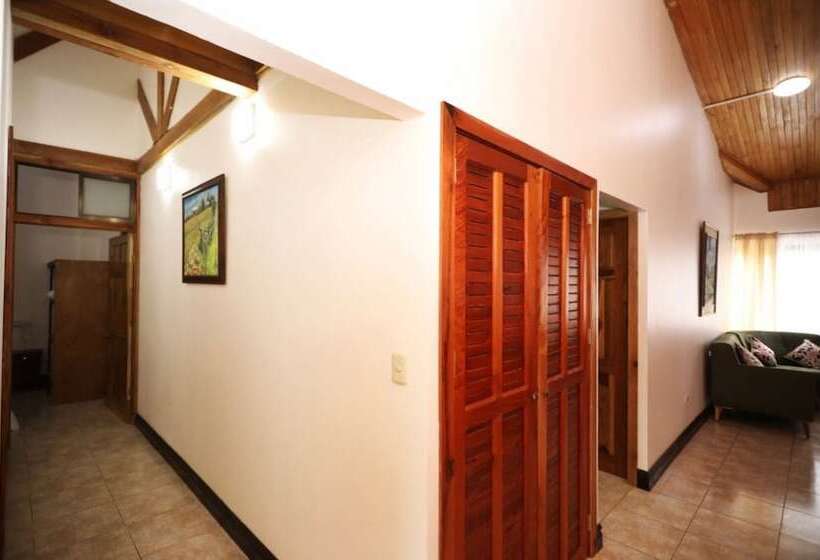 مسافرخانه Whitehouse Bed And Breakfast