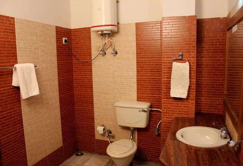 Отель Adb Rooms Falcon Crest