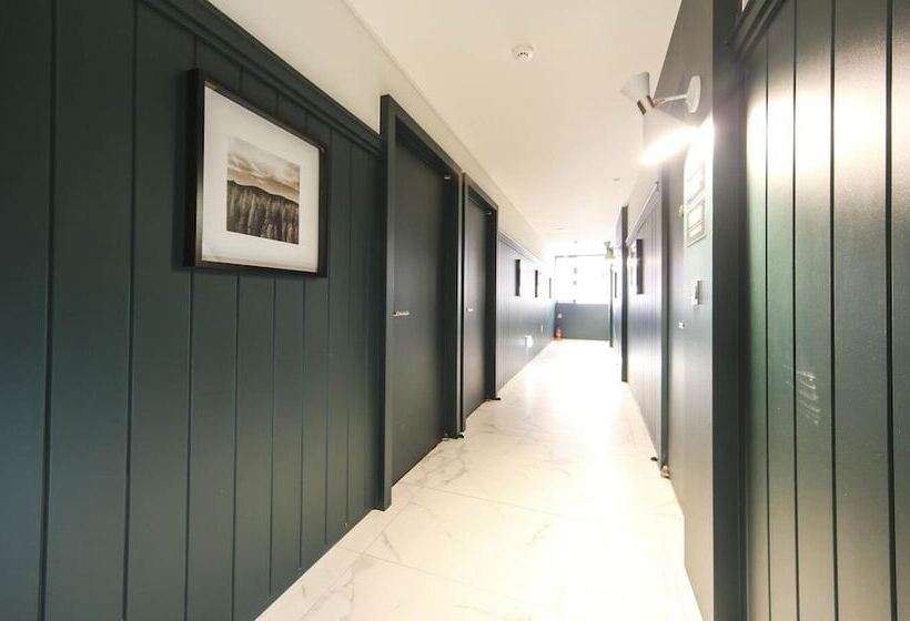 בית מלון כפרי Brooks Business