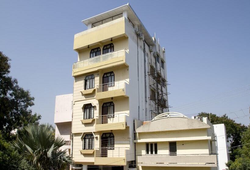 هتل Collection O Park Heights Banjara Hills Near Gvk One Mall