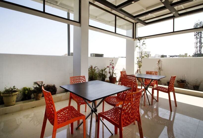 هتل Collection O Park Heights Banjara Hills Near Gvk One Mall