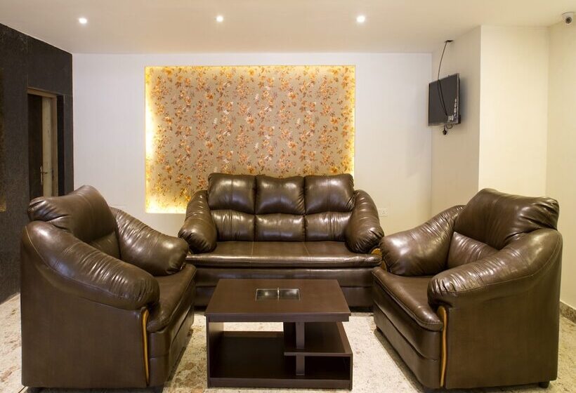 هتل Collection O Park Heights Banjara Hills Near Gvk One Mall