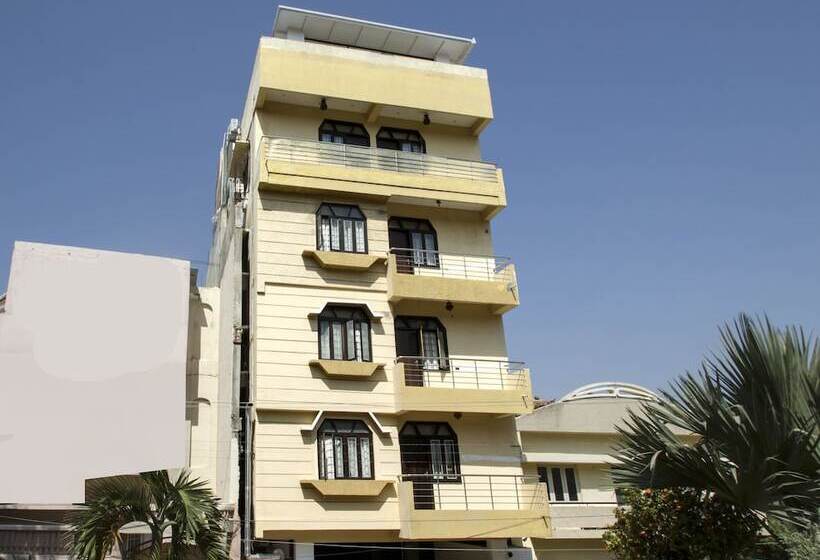 هتل Collection O Park Heights Banjara Hills Near Gvk One Mall