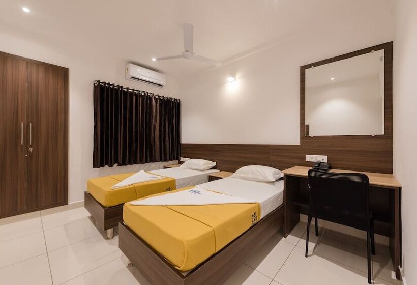 Отель Karuna Residency