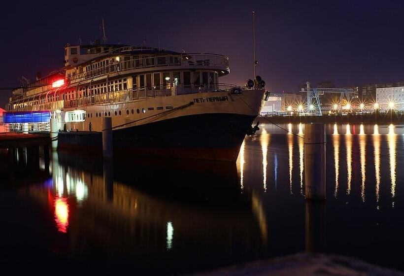 ホテル Petr Perviy