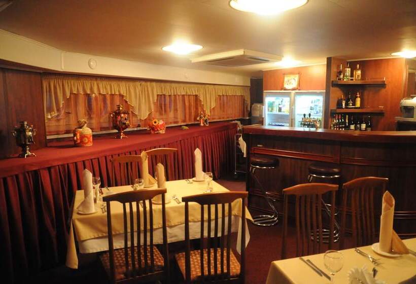 ホテル Petr Perviy