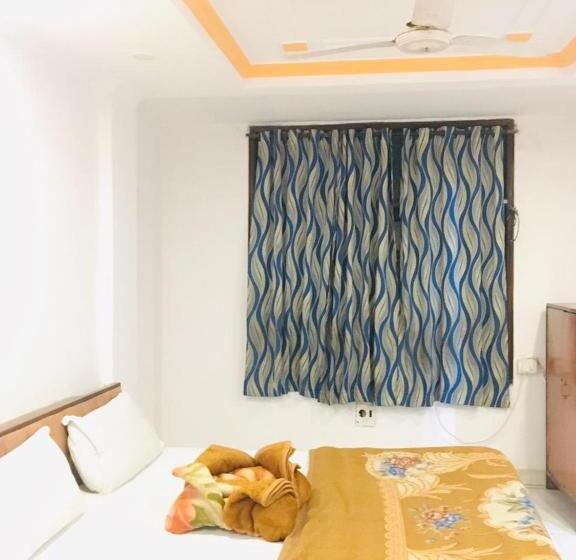 호텔 O Rachna Tourist Lodge