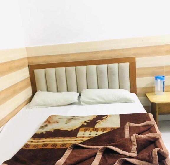 호텔 O Rachna Tourist Lodge