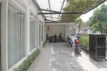 هتل Reddoorz Near Solo Balapan Station