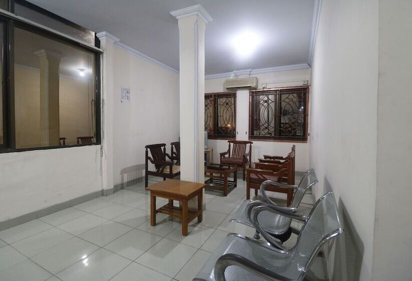 בית מלון כפרי Reddoorz Plus Near Wtc Batanghari Mall