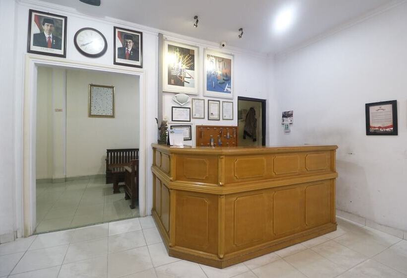 בית מלון כפרי Reddoorz Plus Near Wtc Batanghari Mall