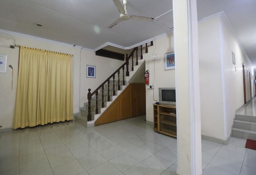 בית מלון כפרי Reddoorz Plus Near Wtc Batanghari Mall