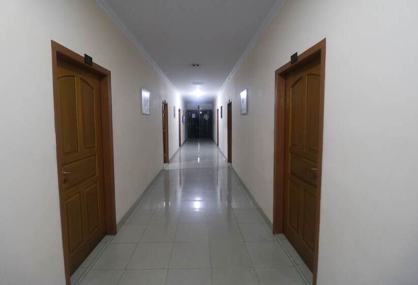 בית מלון כפרי Reddoorz Plus Near Wtc Batanghari Mall