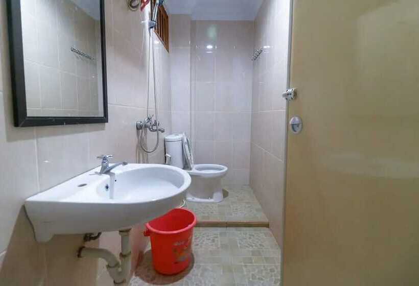 בית מלון כפרי Reddoorz Plus Near Wtc Batanghari Mall