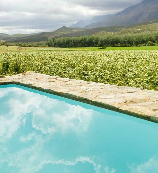 هتل روستایی Blue Lily Retreat